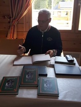 Olavi Kaikkonen Salmelan Olavi muistelee -kirjan julkistamistilaisuudessa 28.7.2019
Kuva Heli Kaikkonen